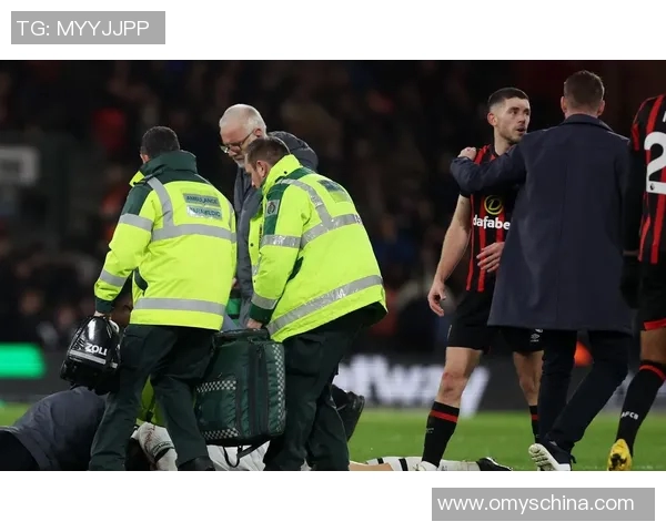 洗澡意外摔伤的足球明星如何重返赛场与健康生活的故事